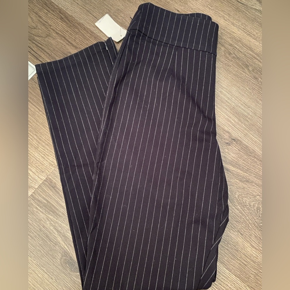 NWT Good American pinstripe navy blue pants in size 8